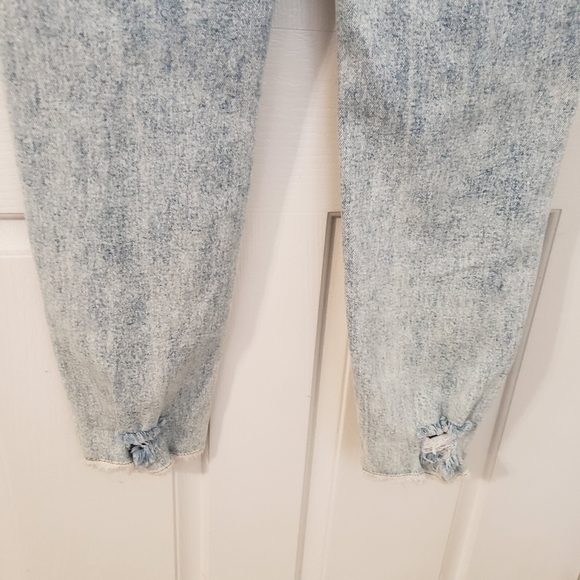 Tinseltown Mom Jeans Distressed Light Wash High Rise Size 11 - Picture 5 of 9
